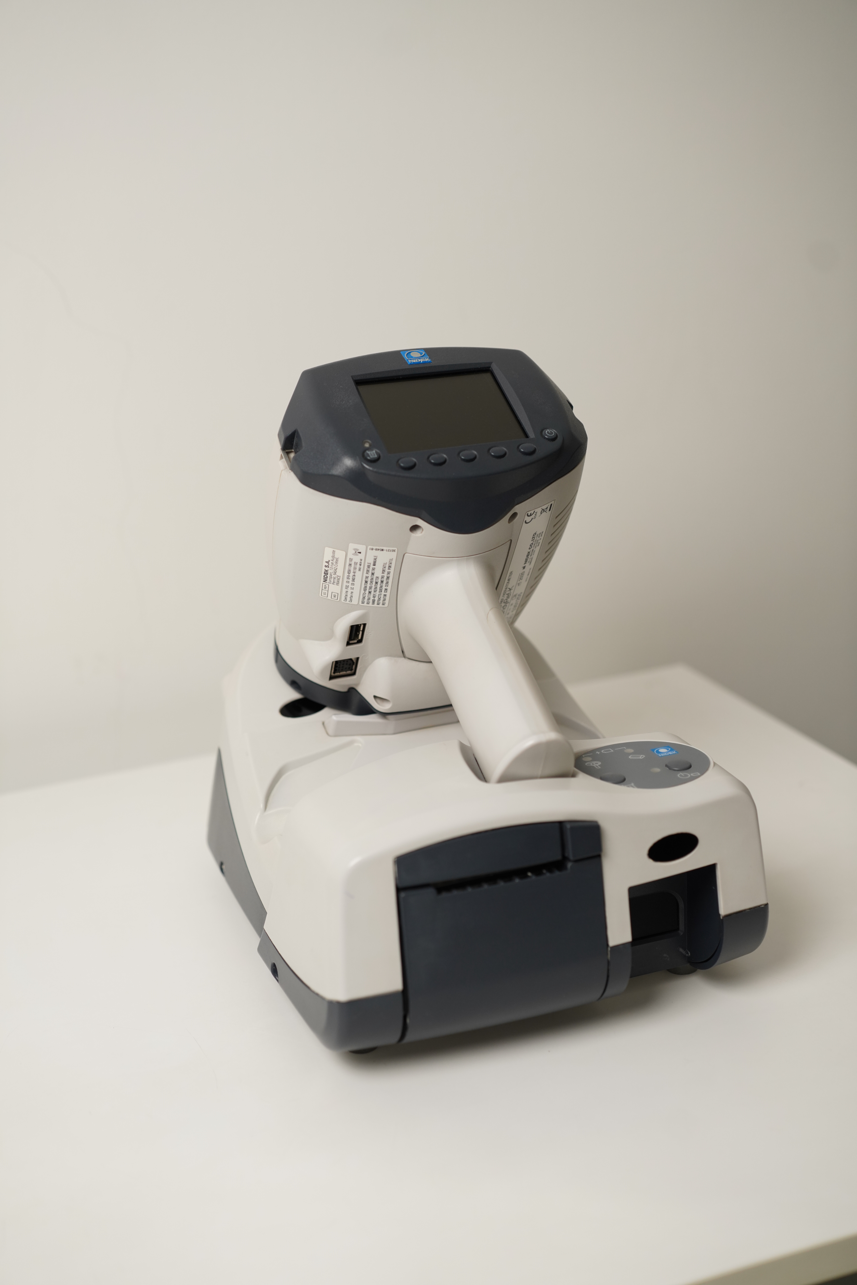 close-up of flowers on vine
