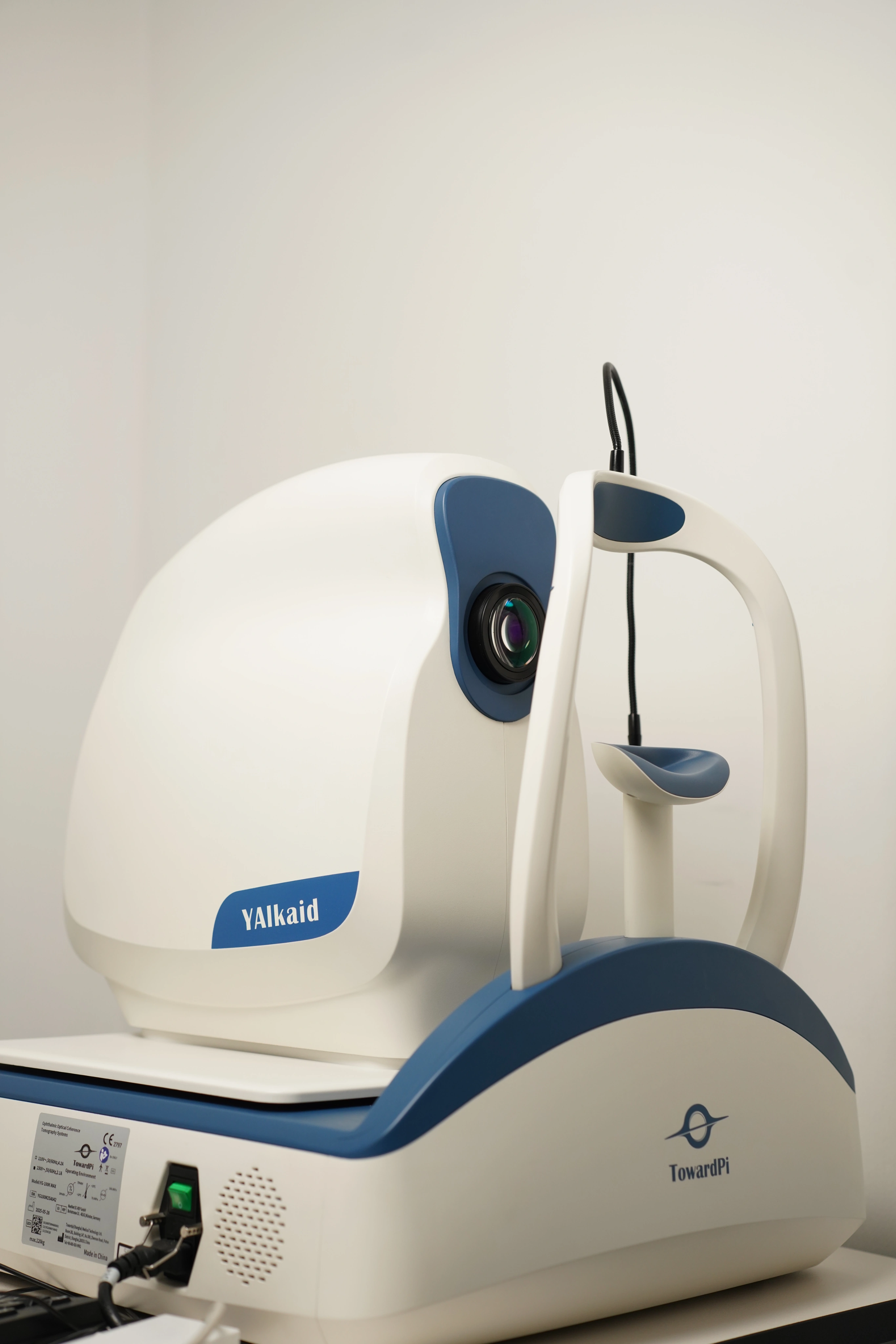 Vitrectomy lens viewing system for retinal surgery